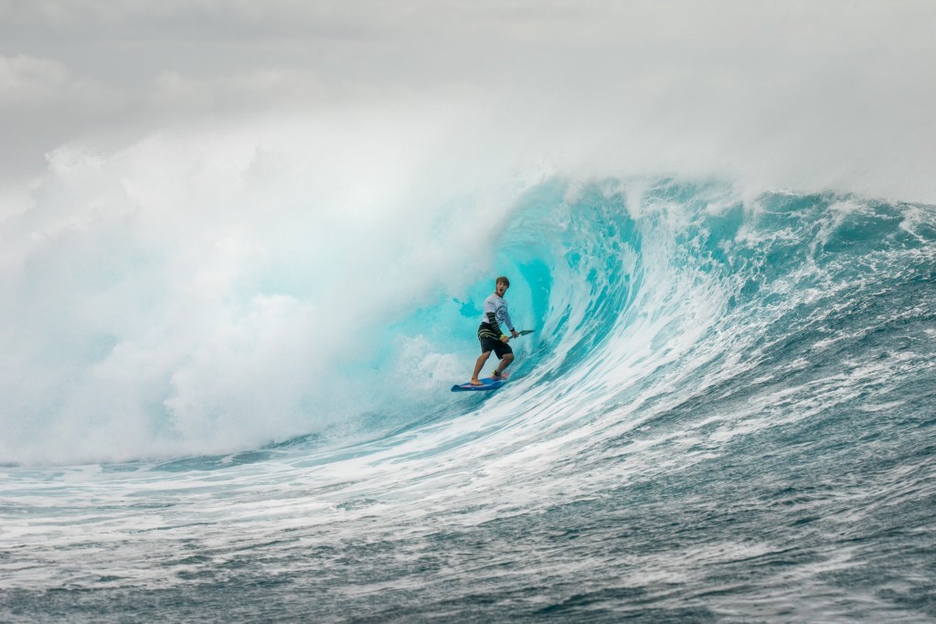 surfing in el salvador 