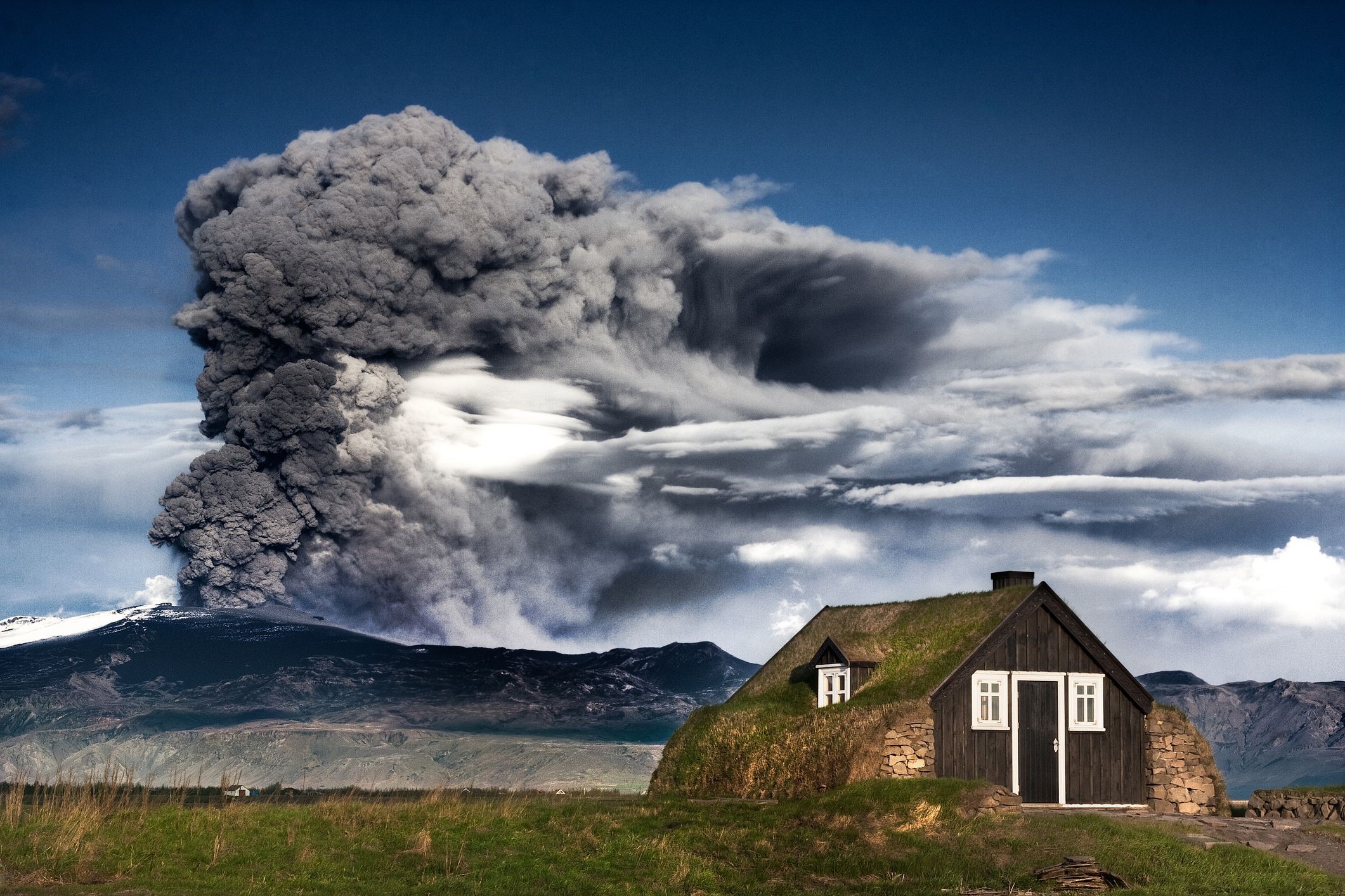 4)Eyjafjallajökull, Iceland