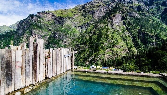 hot water spring in parvati valley